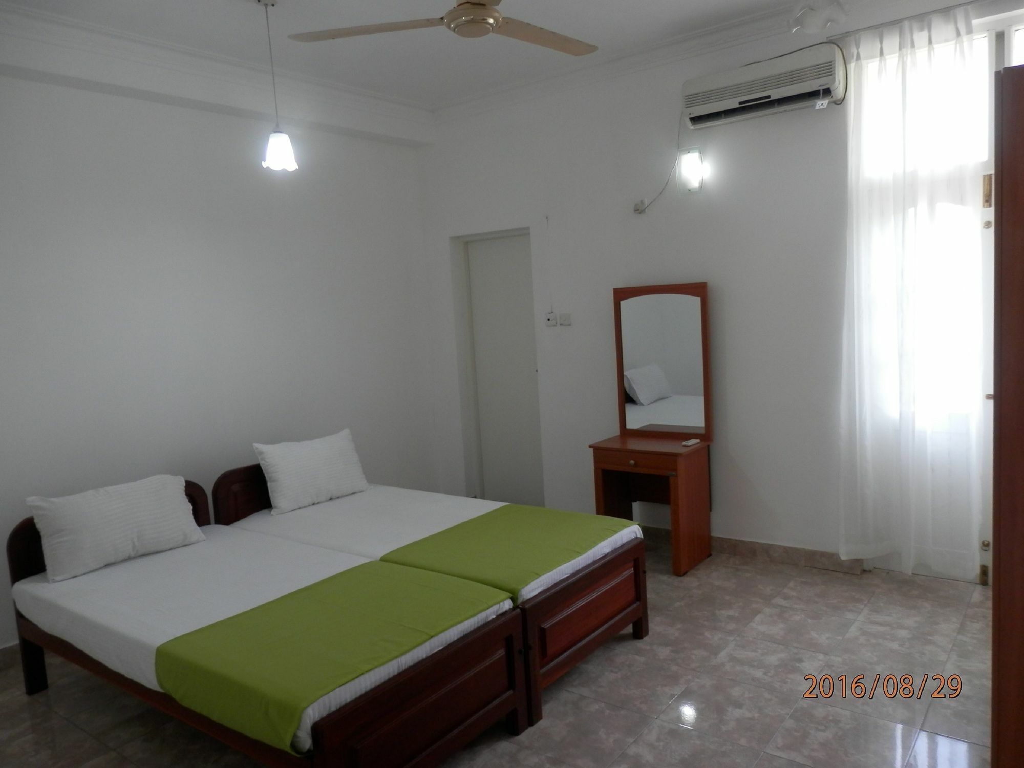 The Number 8 Apartman Dehiwala-Mount Lavinia Kültér fotó